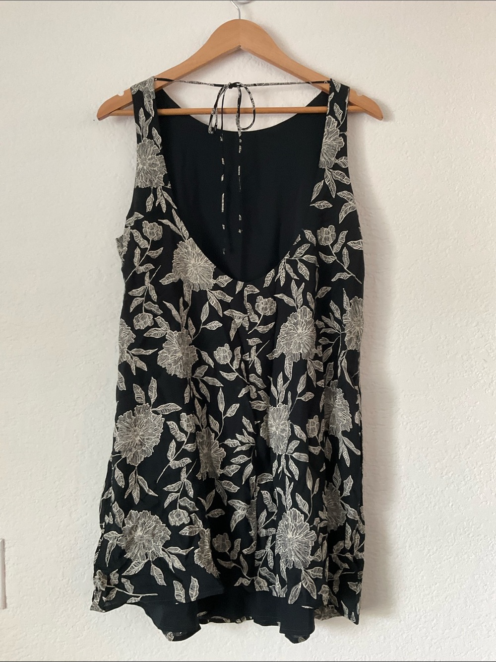 Abercrombie & Fitch Black Floral Sleeveless A-Line Dress Medium - Picture 2 of 3